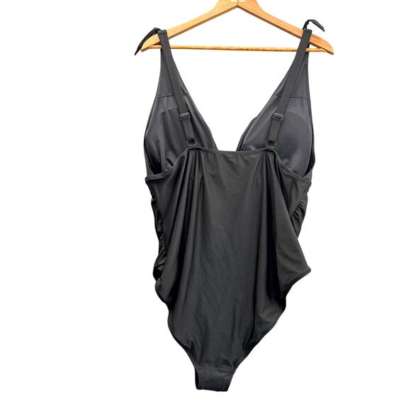 Old Navy Plus Size Black Ruched One Piece Swimsuit NWT - Picture 2 of 9